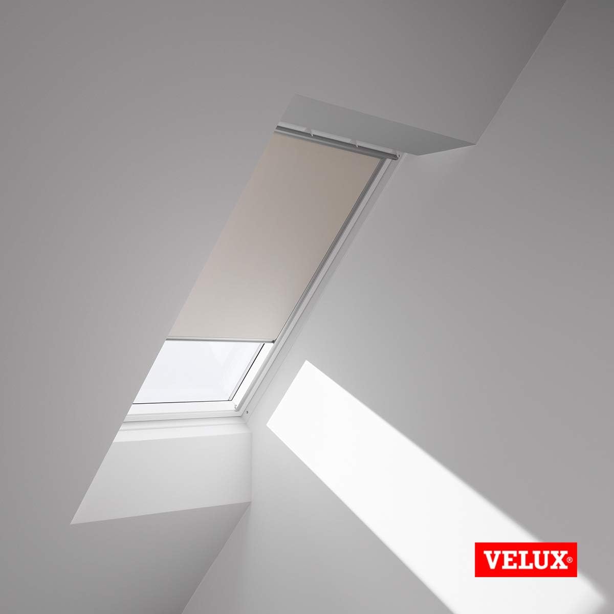 Штора блэкаут Velux DKL 1085 (светло-бежевый) Велюкс Сиеста для мансардного окна