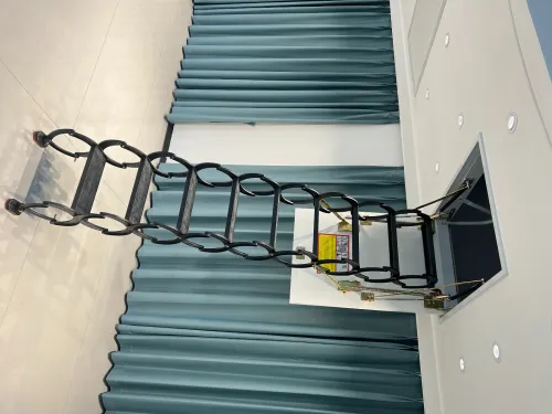 Лестница ножничная металлическая LOFTSTEP LCS (CH) 70х100х300см Fakro купить в Санкт-Петербурге